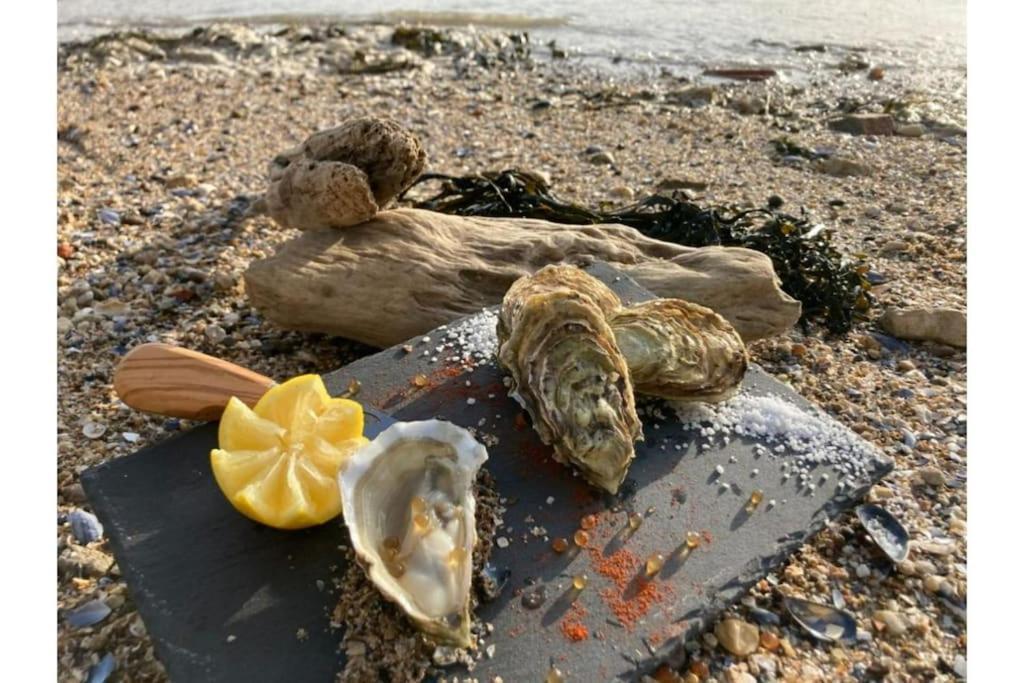Les Pieds Dans L'Eau Acces Direct A La Plage La Cotinière Eksteriør billede